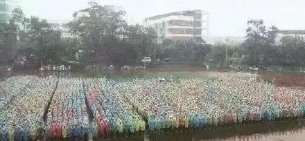 军训下雨还要军训吗,你以为下雨就不军训了吗