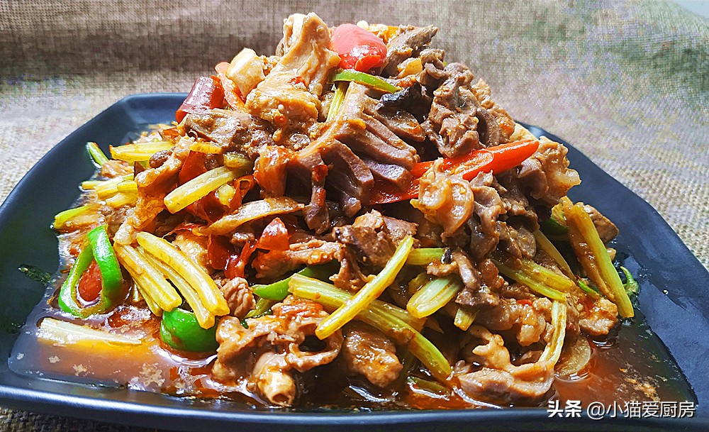 小炒鸡杂正宗做法视频,湖南正宗家常小炒酸辣鸡杂做法