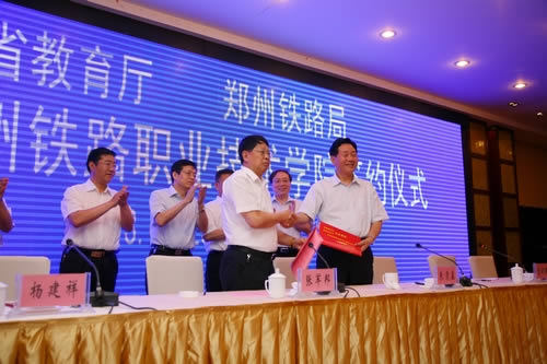 河南高铁乘务专业最好学院,在高铁上课