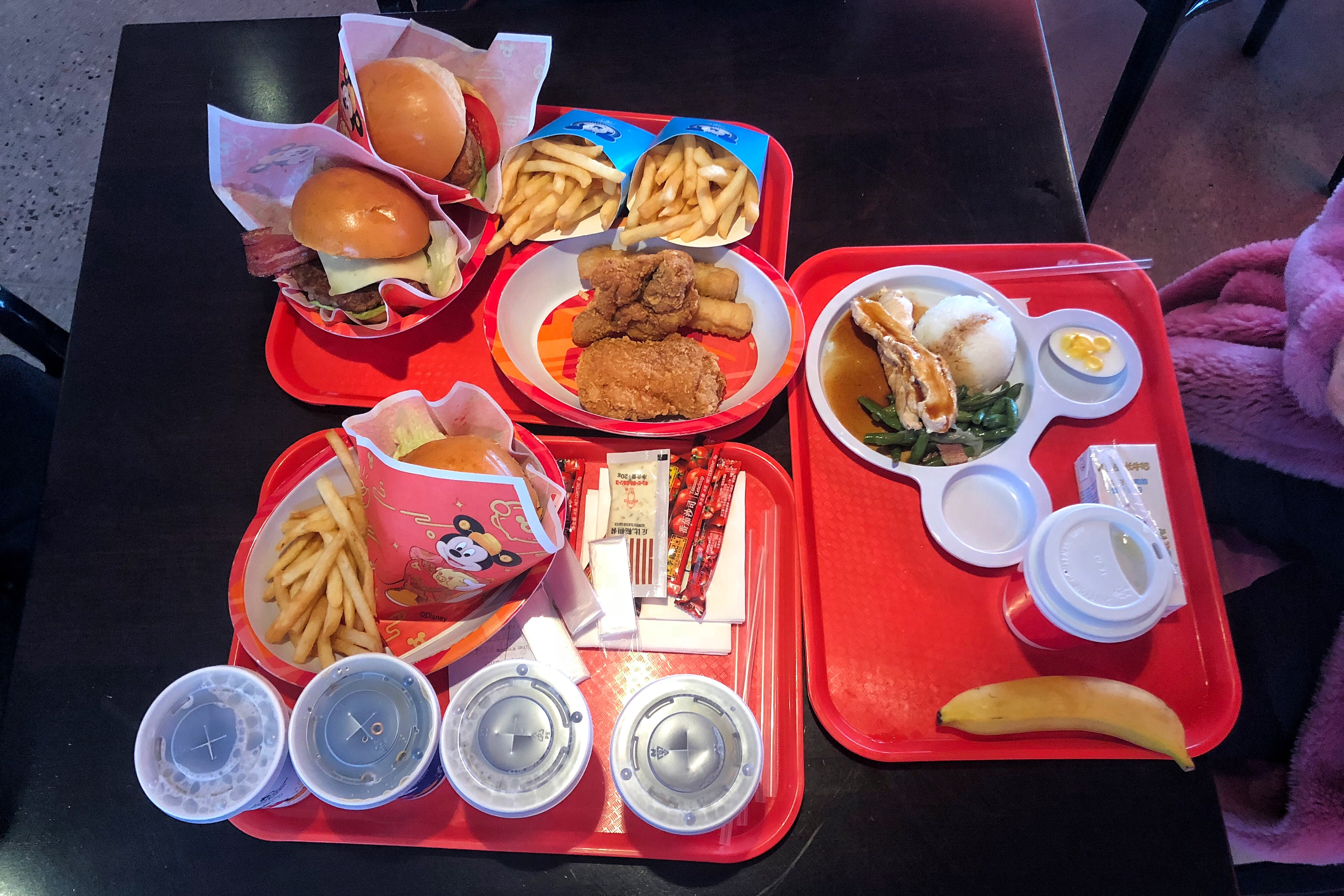 下雨天迪士尼值得去吗,雨天逛迪士尼攻略