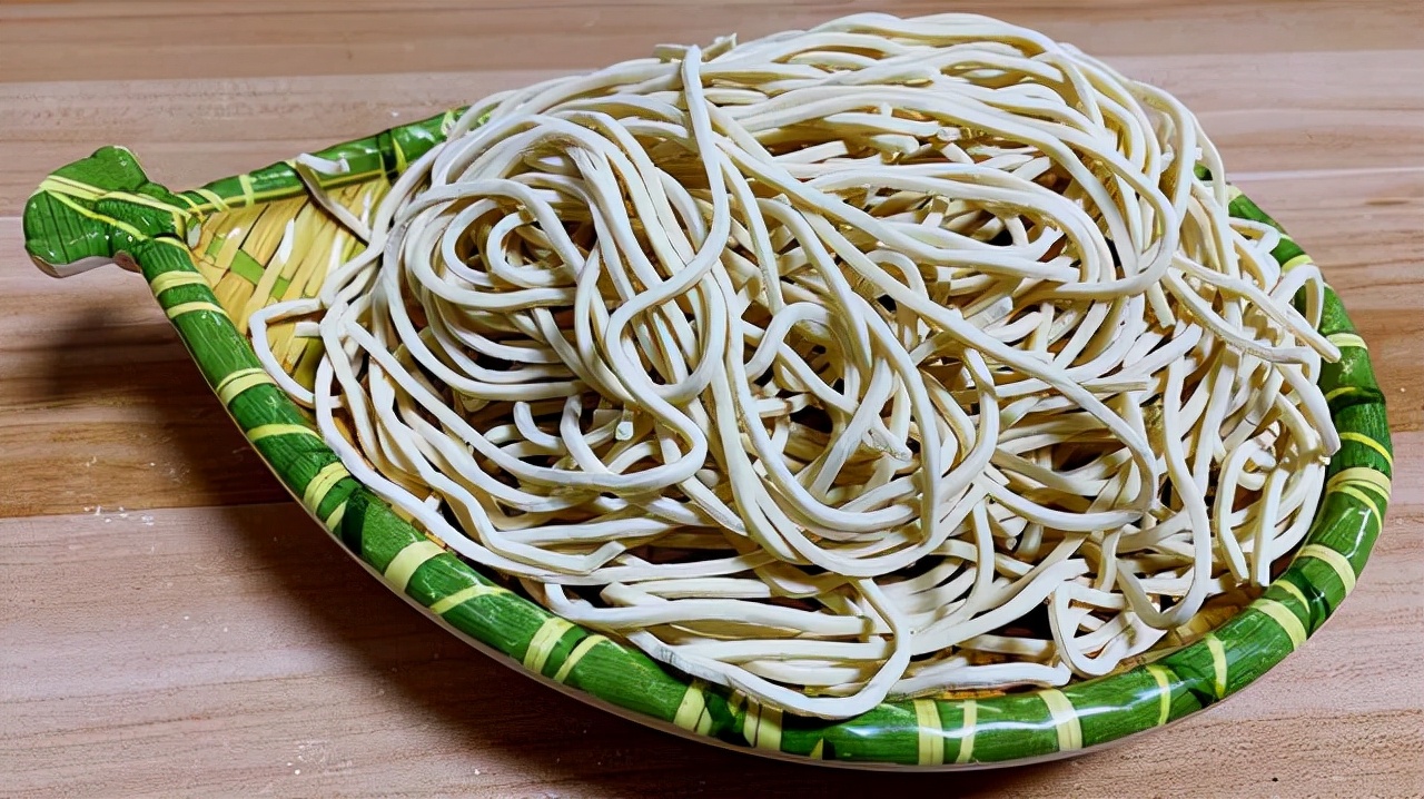 常吃面条对胃是好是坏,常吃面条对身体的害处