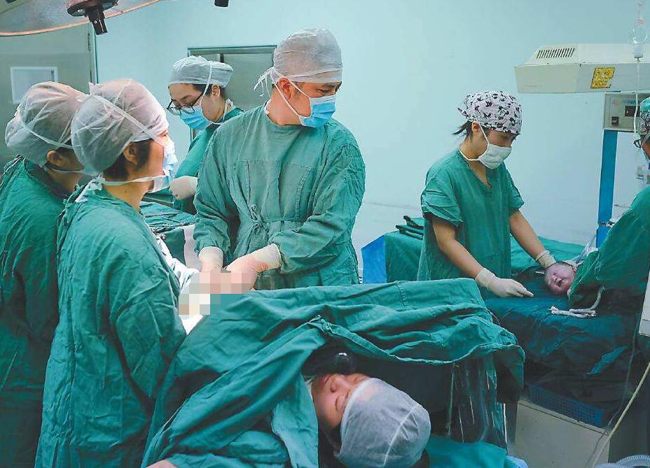 顺产和剖腹产小孩头型,胎儿臀位剖宫产怎么娩出