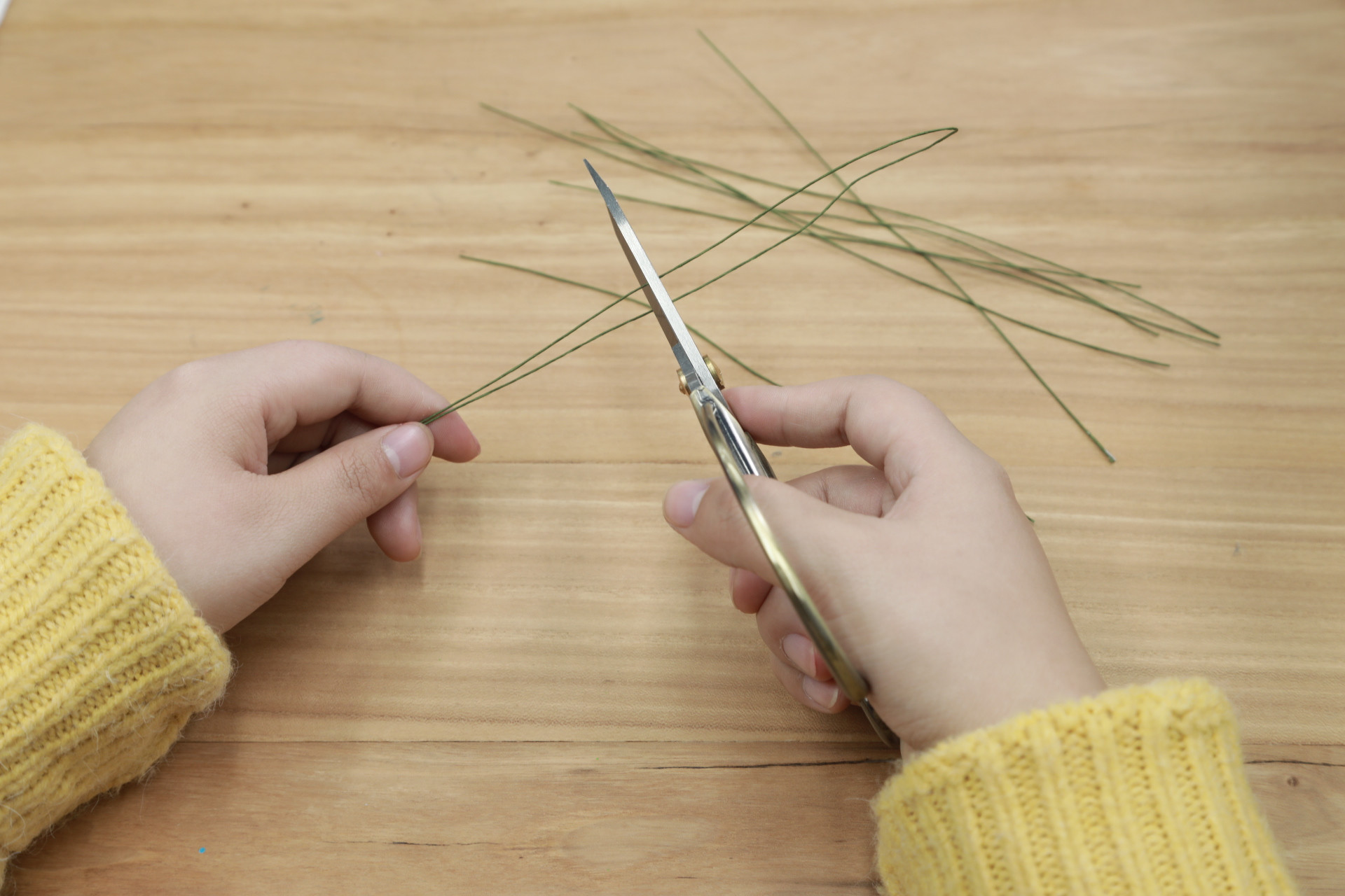 用卫生纸做手工简单又漂亮花朵,用卫生纸做花朵送给妈妈简单漂亮