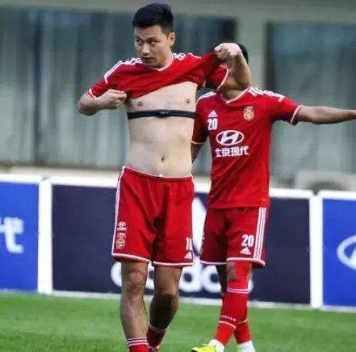 当中国男足脱掉上衣，你就知道他们为何难以崛起？