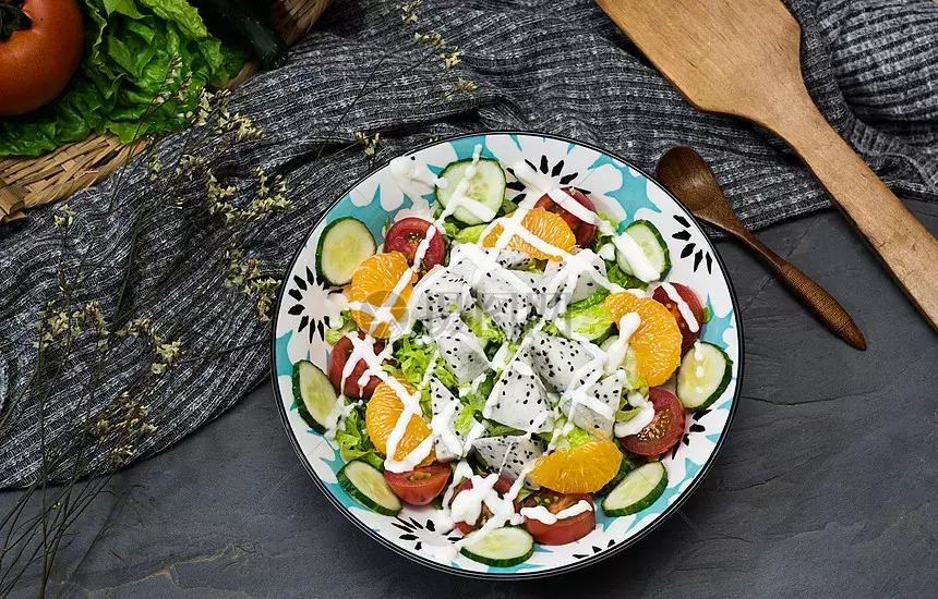 顺产产妇回病房月嫂怎么护理,月嫂怎样解决产妇涨奶问题