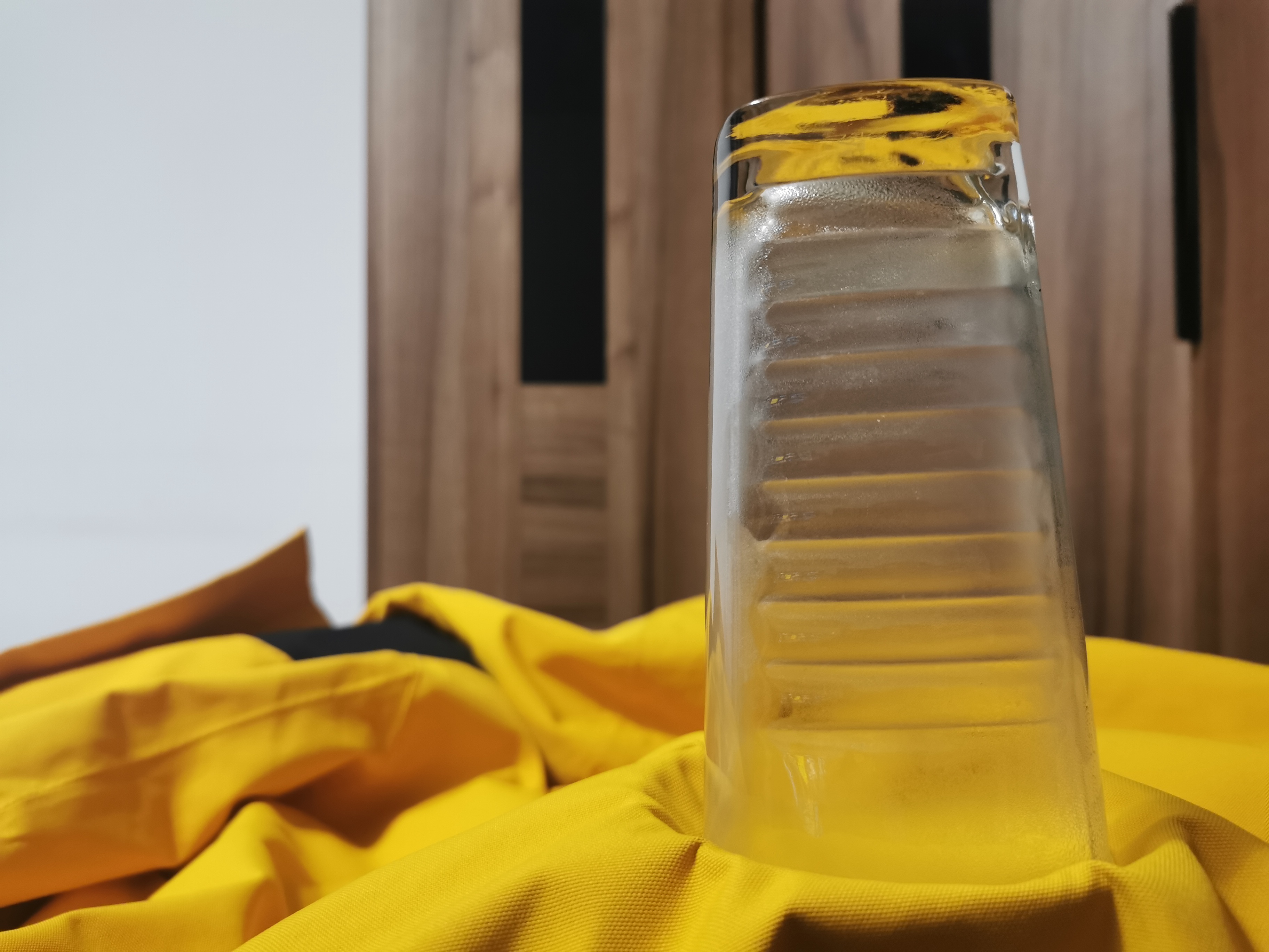 沙乐华明星同款冲锋衣,沙乐华和哥伦比亚冲锋衣哪个好