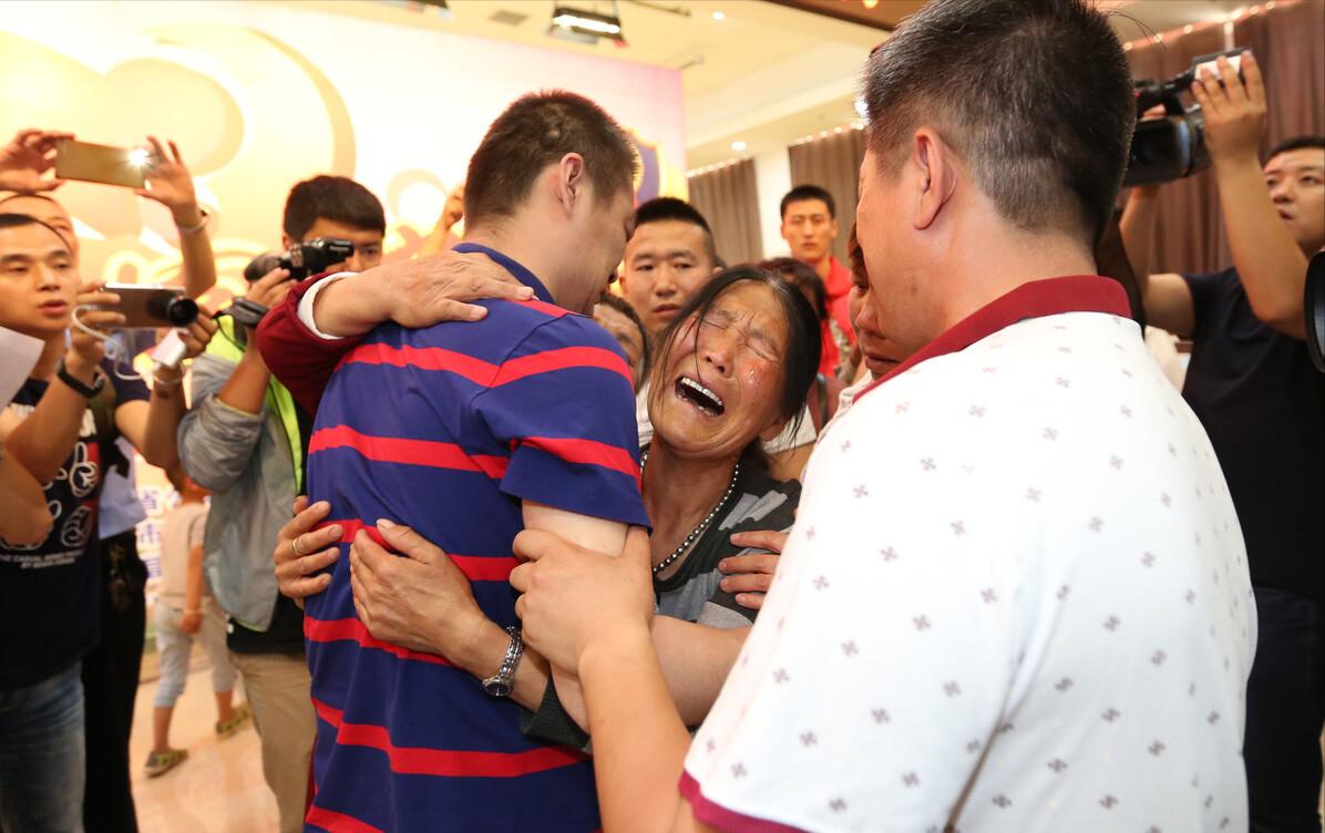 街上碰到人贩子光大喊没用，掌握5种求救方法，才能真正帮到你