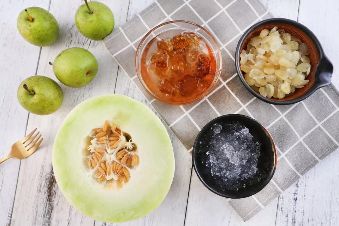 炎炎夏日不如做份甜品消消暑吧,夏日消暑甜品美味的红糖冰粉