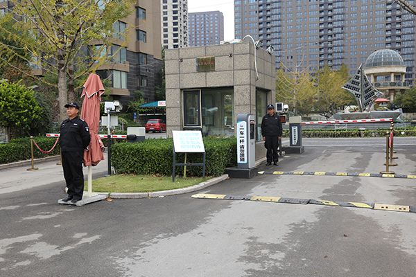 小区保安岗亭,小区保安老王