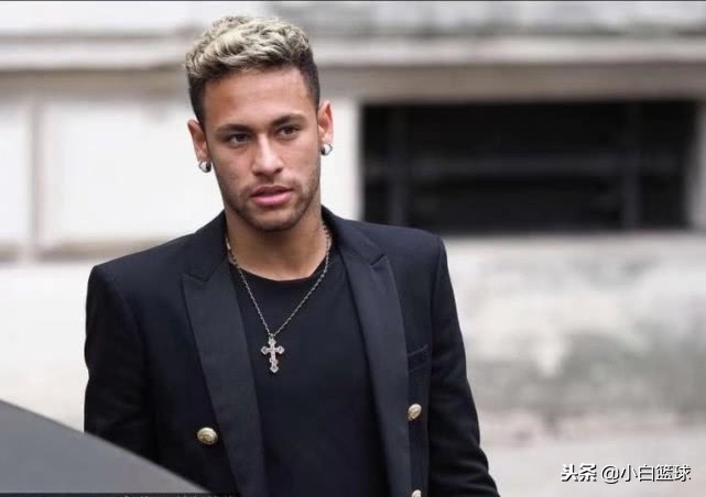 当今足坛第一个五冠王c罗,足坛顶级巨星