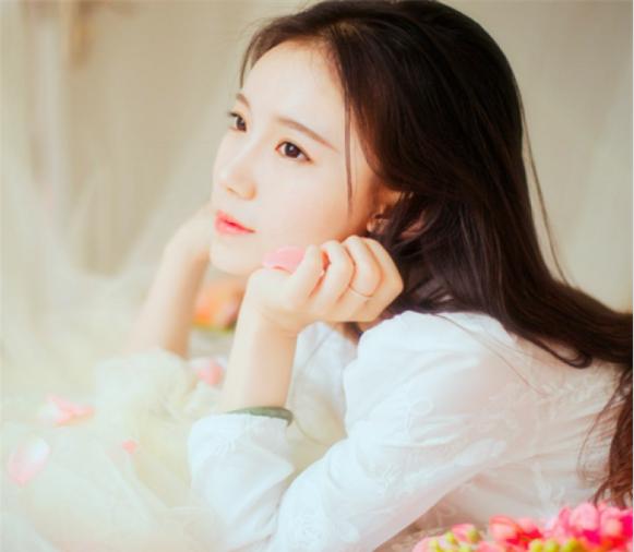 冬天嘴唇干裂起皮小妙招,冬天嘴唇起皮干裂快速解决方法