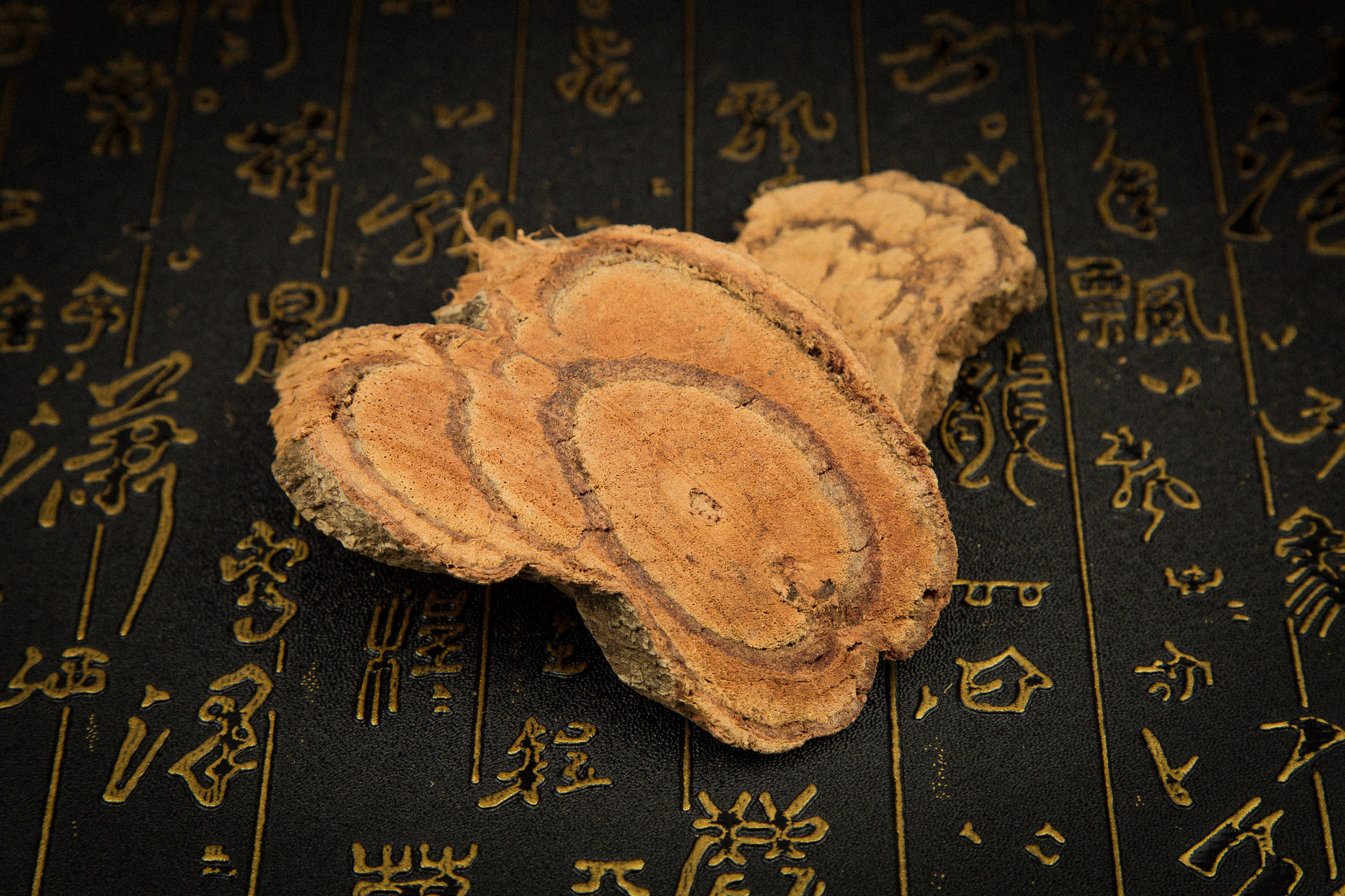 体重增加,7个月没来月经,主要是痰湿,中医讲要重视月经不调