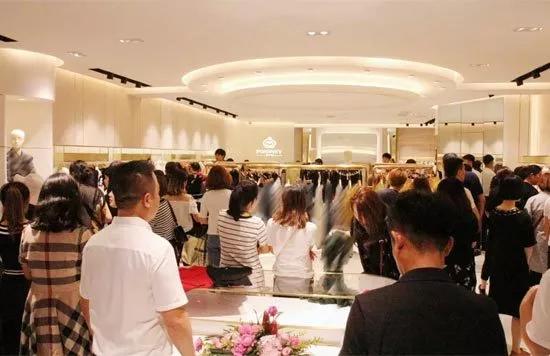 女装巨头关店千家,关店2400家老板深陷违约泥潭