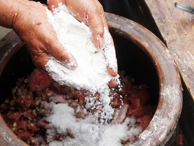 想吃点西瓜酱容易吗,西瓜酱不用甜面酱用老干妈可以吗