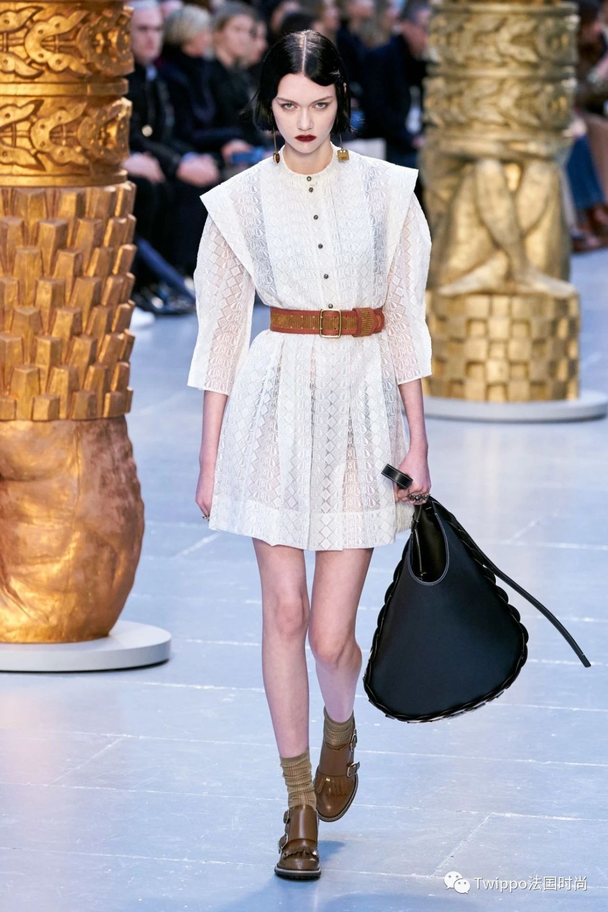 2020秋冬巴黎时装周givenchy秀场 (jacquemus 2020巴黎时装周秀场)