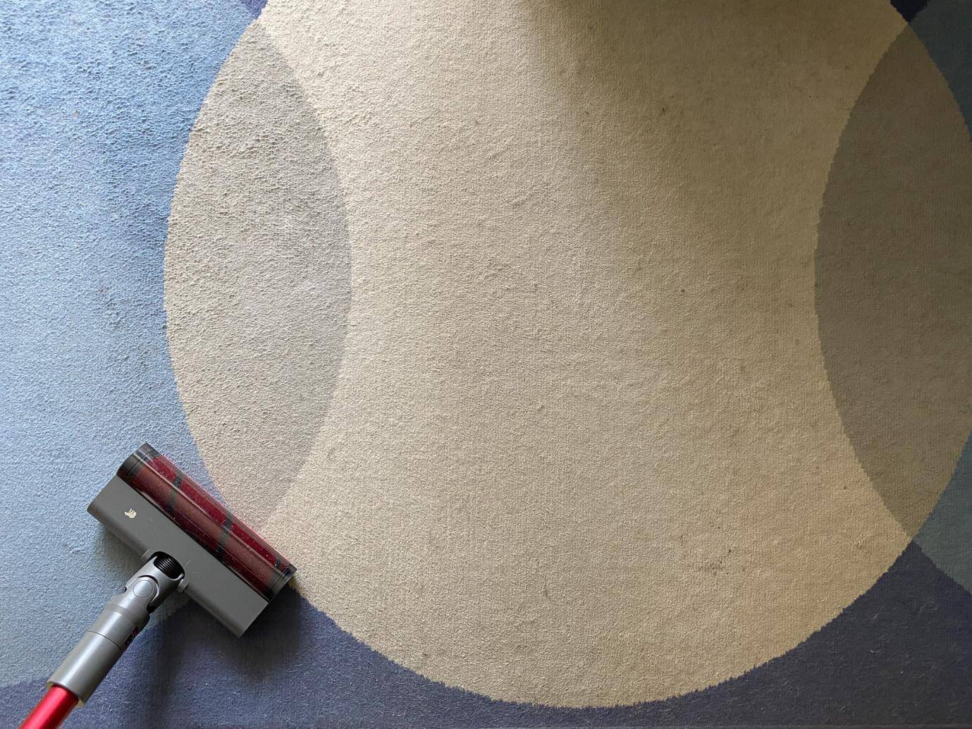 一人轻松扫全屋，娇小女生最爱用？顺造轻量手持吸尘器L1体验