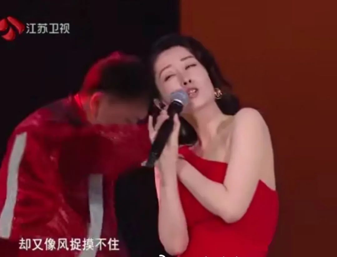 为了美,你愿意上麻药穿红色高跟鞋吗?