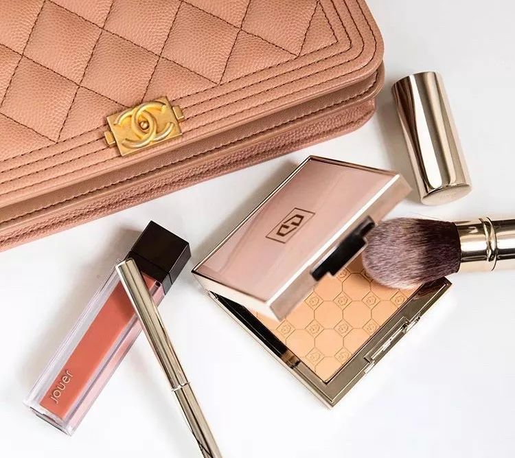 让麻辣鸡”从良”比裸妆更高阶，Jouer就搞定，还打什么水光针