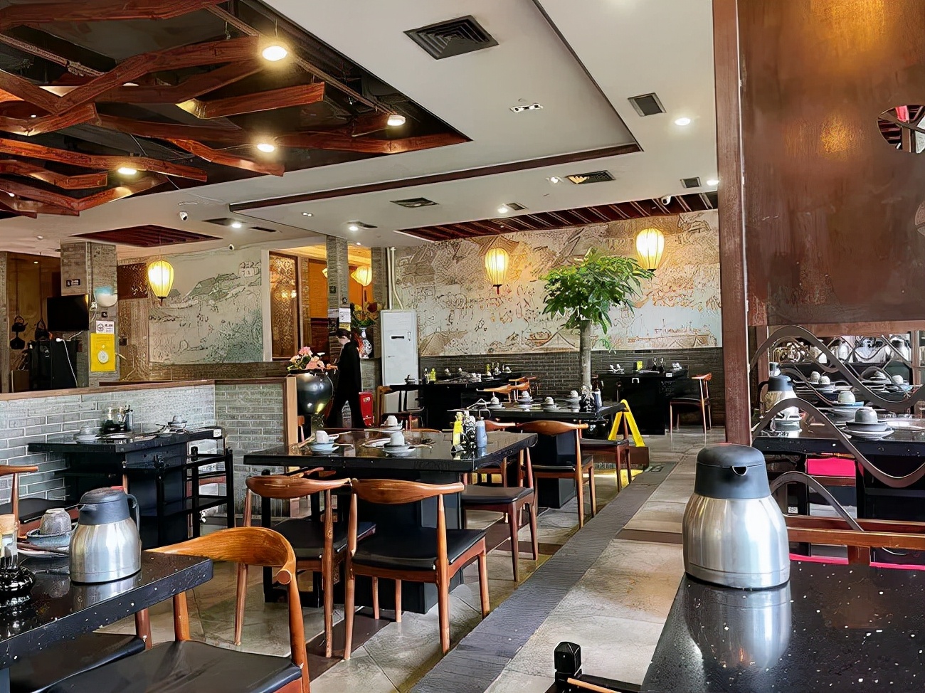 0奖，0排队，被广东人爱的“重庆火锅”，有多不正宗？