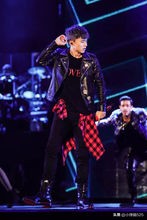 张杰经历的挫折,张杰的出道经历