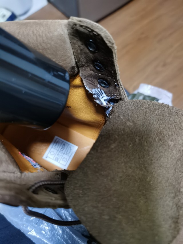 踢不烂大黄靴磨脚踝,踢不烂大黄靴滴上油了怎么办