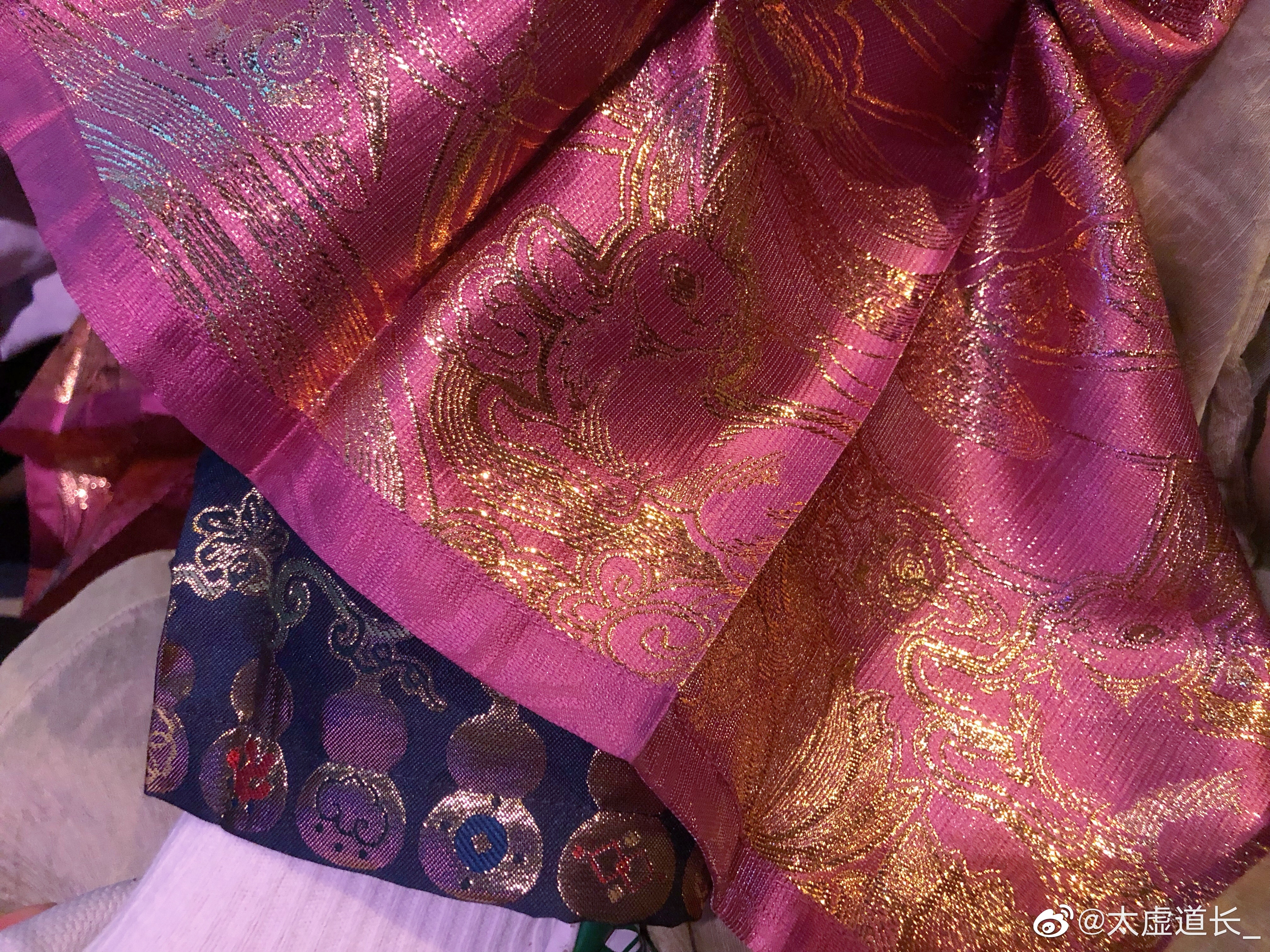 日影中玲珑剔透:从《*瓶金**梅》里潘金莲的膝裤,探析晚明世风变化