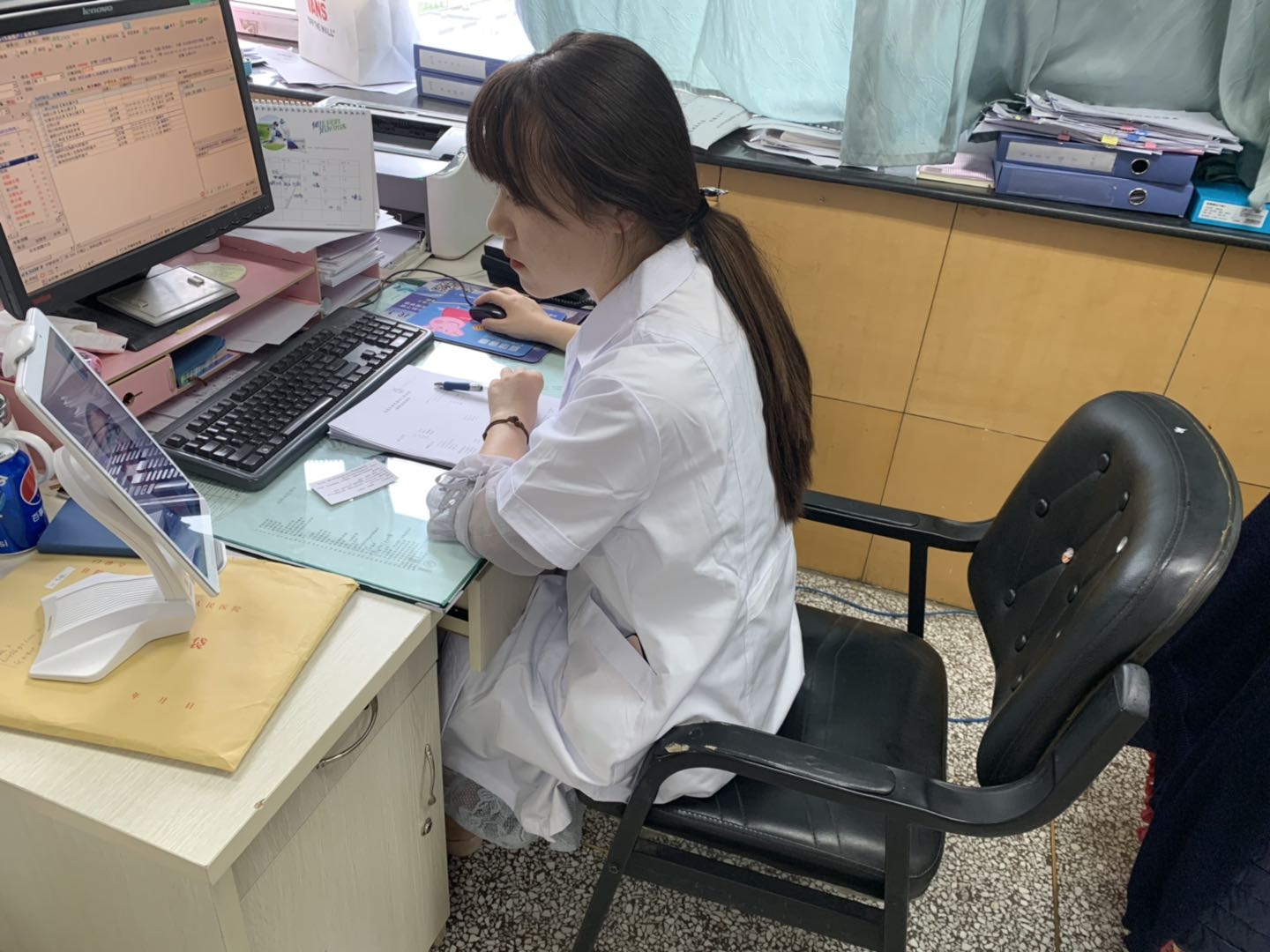 视频问诊+药品配送,患者足不出户就看上*疆新**这家医院大专家