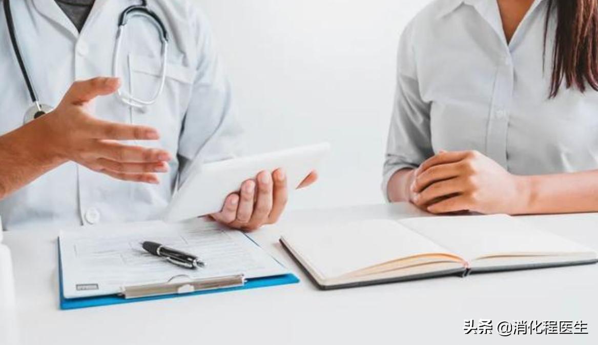 月经后期持续有褐色分泌物这正常吗?