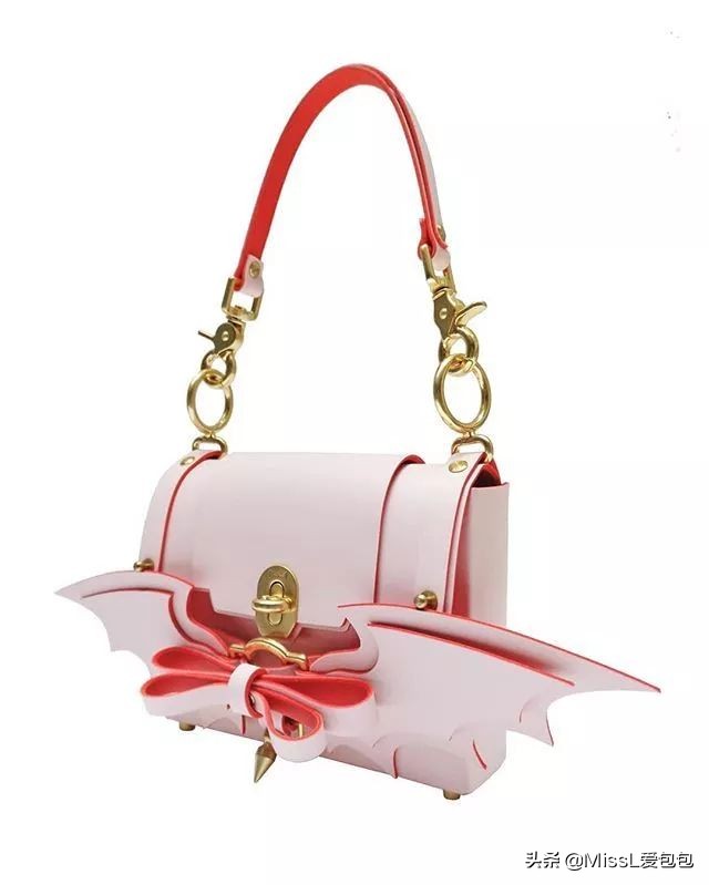 天热了买件衣服,天热了该买什么衣服呀