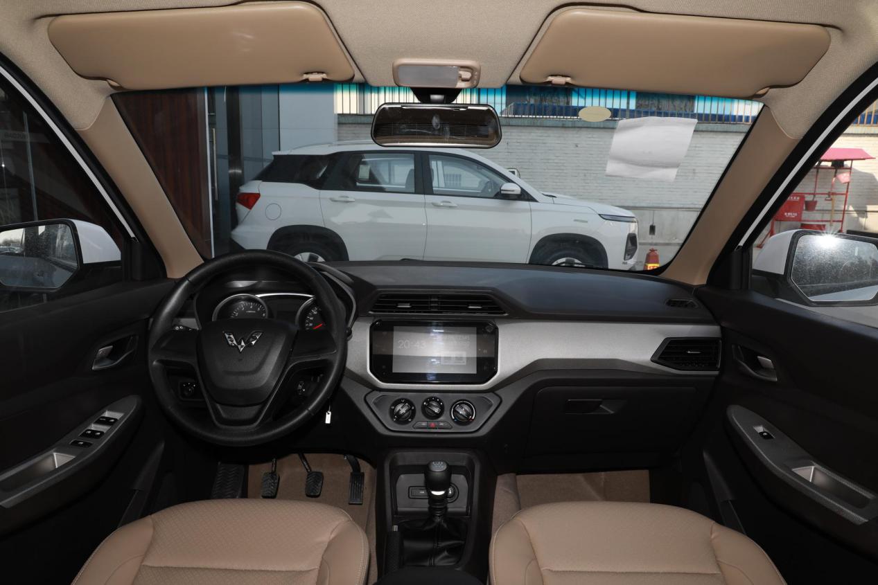 五菱宏光空间小吗,五菱宏光空间宽敞