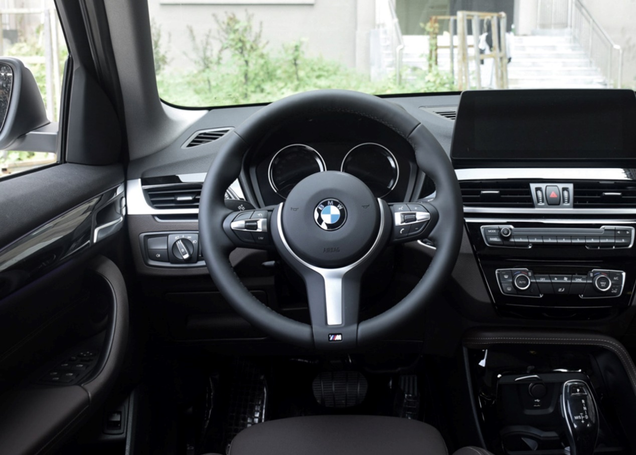 宝马x1全方位解析,宝马x12021款xdrive25li尊享四驱