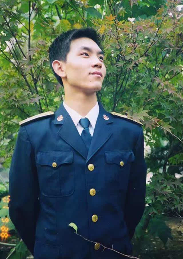 腾飞之黑马阳刚之气韵——著名军旅画家支力画作鉴赏