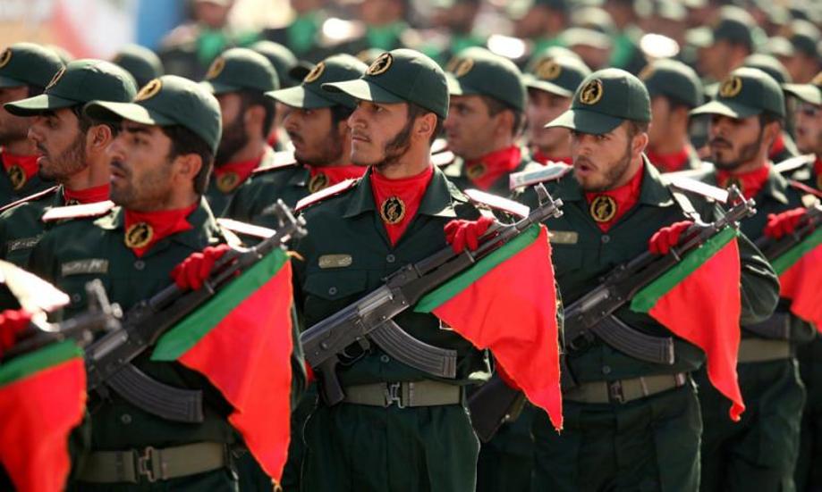 这才是伊朗真正王牌,30万大军不惜自杀式攻击,美承认:不敢招惹