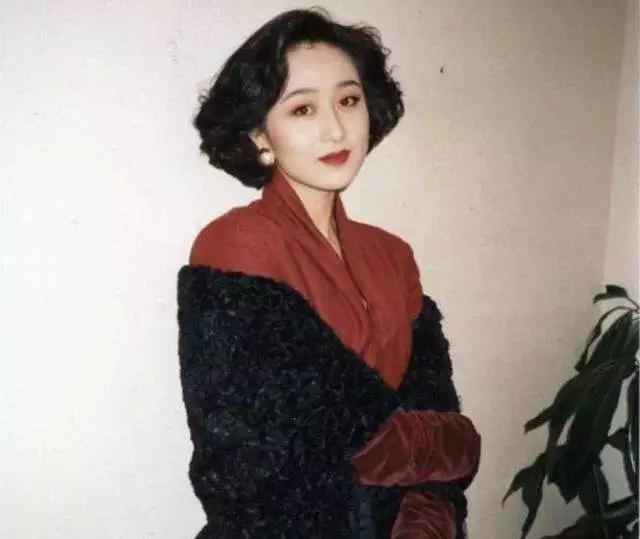 香港豪门最惨原配!生前帮贫穷小子成首富,死后还要被他利用?