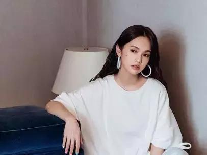 06年的杨丞琳和萧亚轩,在杨丞琳面前唱年少有为