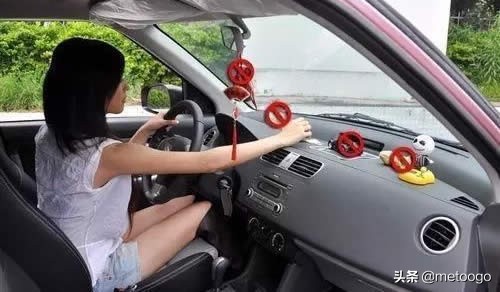 车内挂饰品违反哪条交规,车内悬挂挂件违章吗