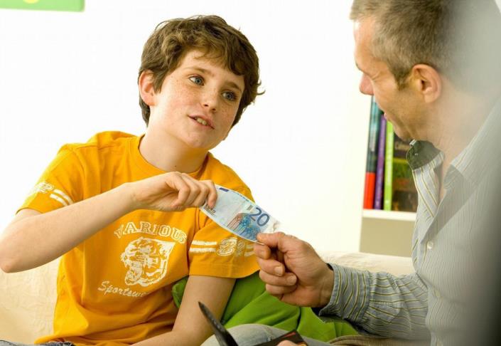 孩子屡次偷拿钱家长该如何处理,孩子在家偷拿钱屡教不改怎么办