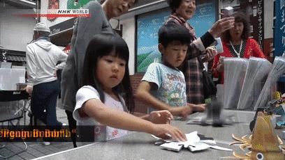 把纸片玩“活”了!能后空翻还会咬人,日本纸艺大师震撼之作