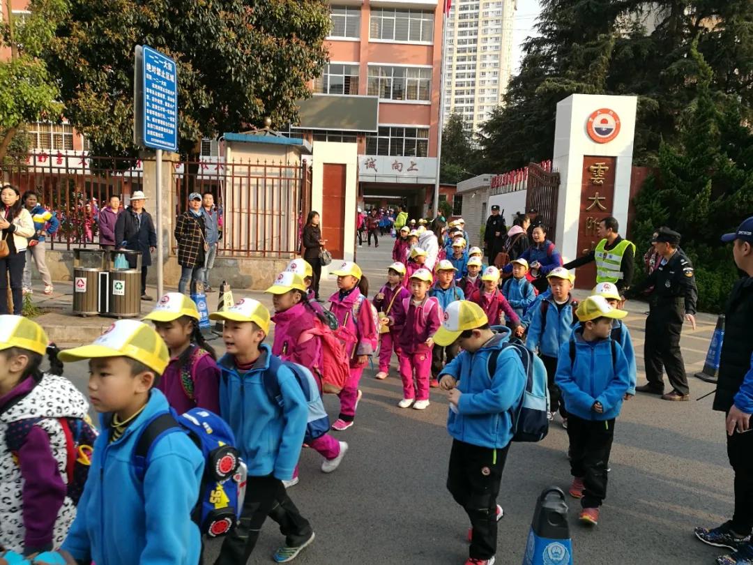 云大附小“融合式教学”的探索与实践——访云南大学附属小学校长谢静|封面校长