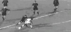 王的两面人生:球技成圣,大嘴无脑的贝利