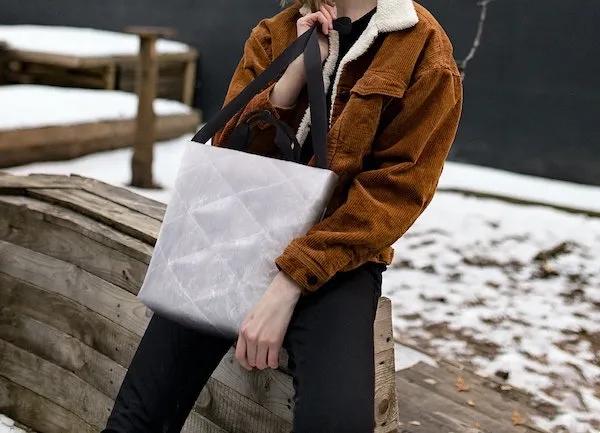 为什么日本人爱用透明伞,为什么日本大多是透明伞黑伞