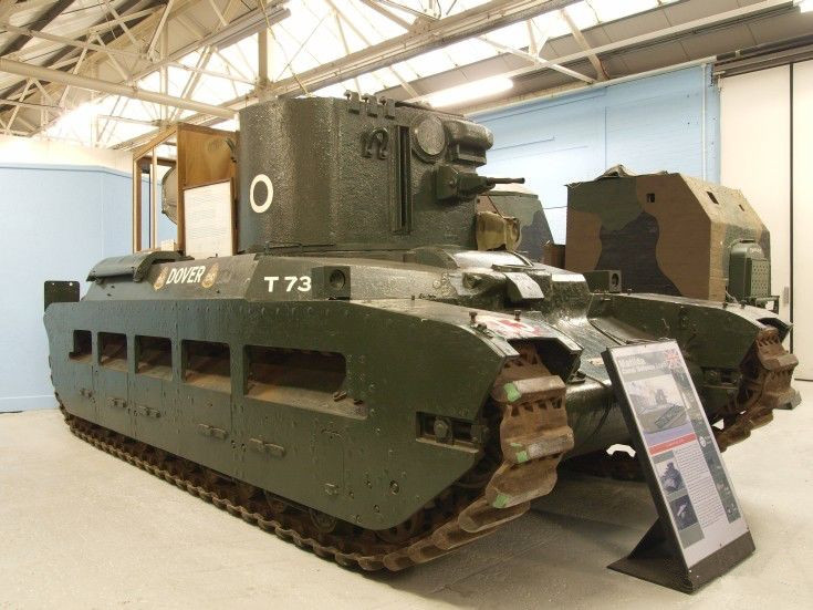 二战英军玛蒂尔达坦克,二战英国撒克逊装甲车