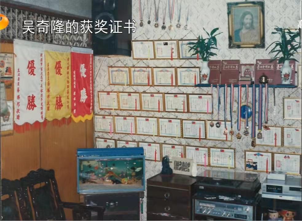 霹雳虎吴奇隆招牌动作独特的跳跃,霹雳虎吴奇隆很有钱吗