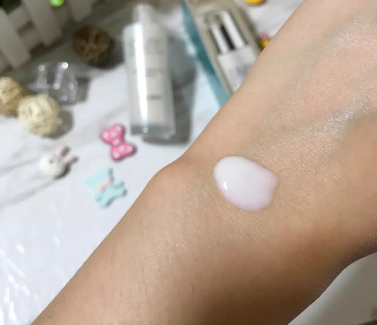 sk小灯泡美白精华成分介绍,小灯泡美白精华真假