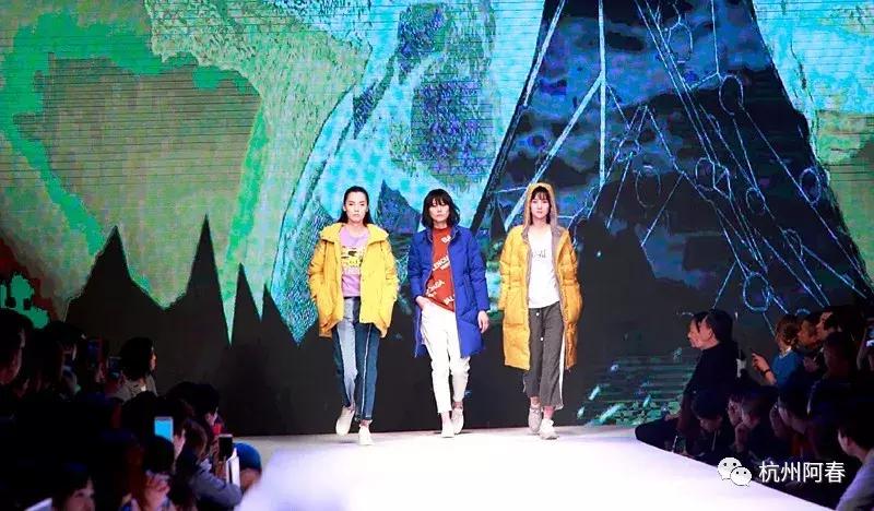 超百图再现2018年服装圈内那三十道靓丽风景……