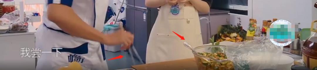 赵丽颖《中餐厅》备菜时舔手指,做菜直接上手,坏习惯太难改