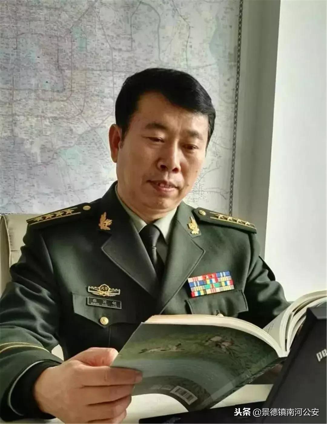 难忘军帽上的红五星