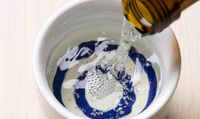 车内空调有臭水沟味怎么处理,车内空调发臭一招解决