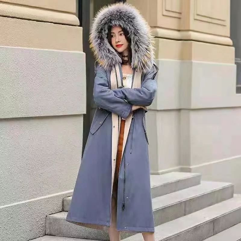 轰动全城，品牌羽绒服、品牌女鞋年终清仓，万条羊围巾免费送