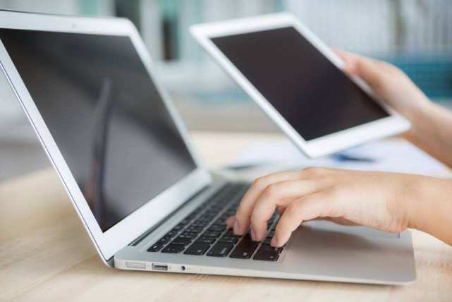 为什么眼白有黑色斑块,为什么眼白有的地方会黑块